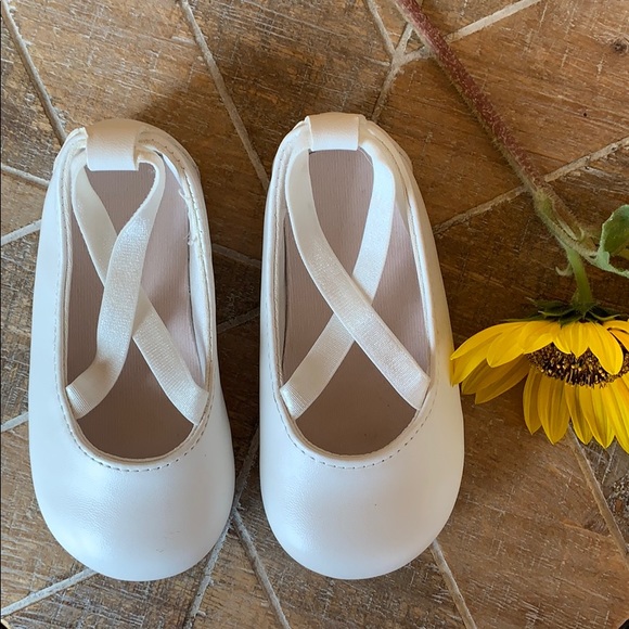 Toddler White Slip-On Shoes - Picture 4 of 4